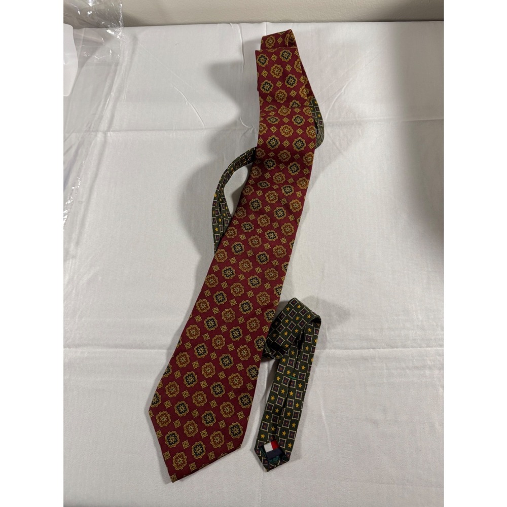 Tommy Hilfiger Mens Silk Tie Burgundy Medallion Geometric Italian Silk USA Made